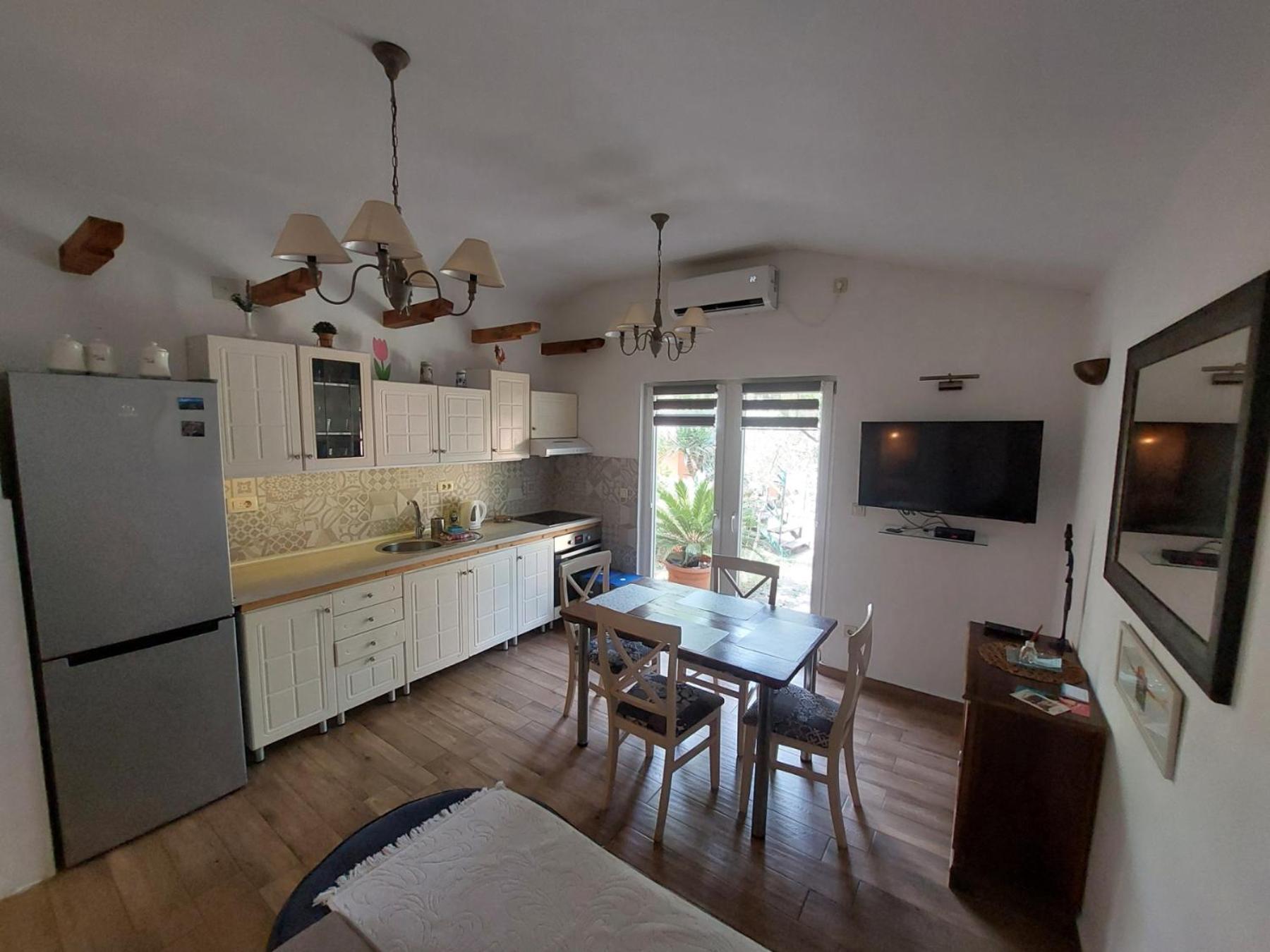 Garden Apartmant Near Sea